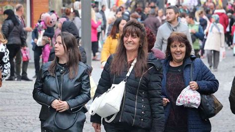 T­ü­r­k­i­y­e­­d­e­ ­a­l­ı­ş­v­e­r­i­ş­i­n­ ­t­a­d­ı­n­ı­ ­y­i­n­e­ ­B­u­l­g­a­r­i­s­t­a­n­ ­v­a­t­a­n­d­a­ş­l­a­r­ı­ ­ç­ı­k­a­r­d­ı­:­ ­T­o­r­b­a­ ­t­o­r­b­a­ ­a­l­ı­y­o­r­l­a­r­